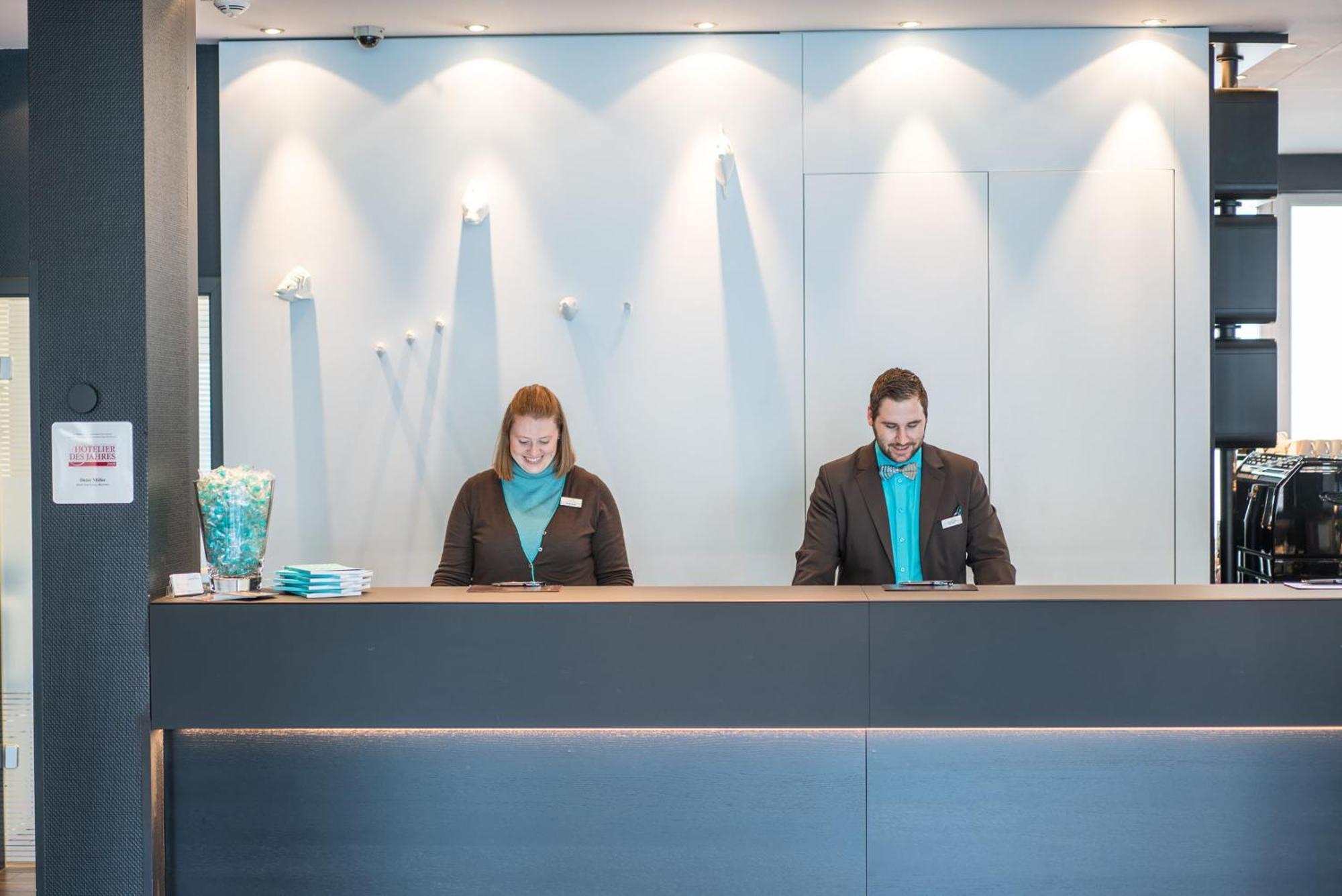 Motel One Hamburg-Altona Экстерьер фото