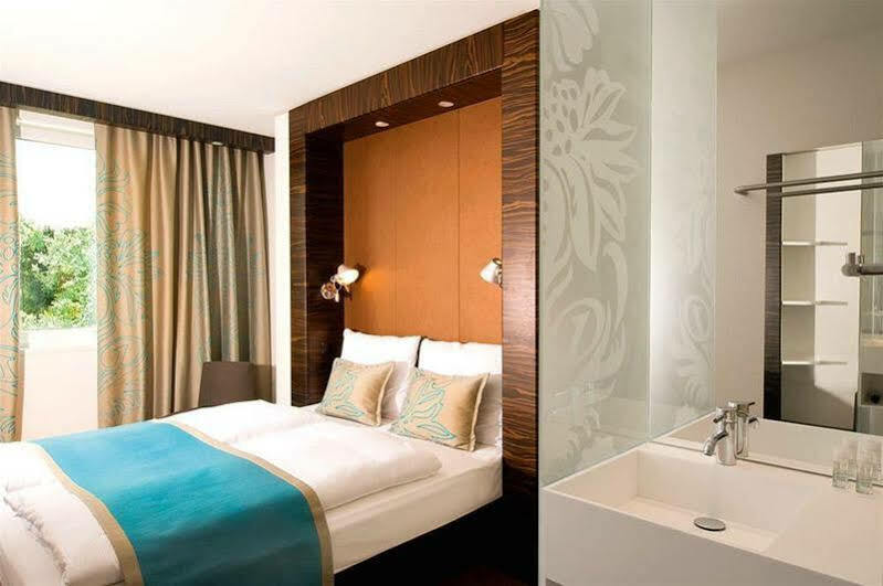 Motel One Hamburg-Altona Экстерьер фото